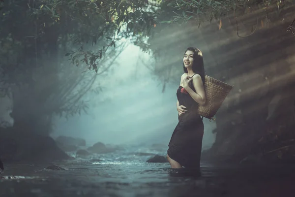 Femme Asiatique Baignait Dans Ruisseau Dans Ruisseau Portrait Fille Campagne — Photo
