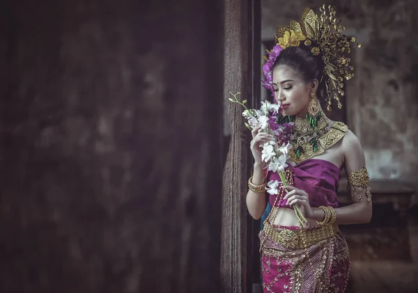 Hermosa Mujer Tailandesa Vestido Tradicional Tailandés — Foto de Stock