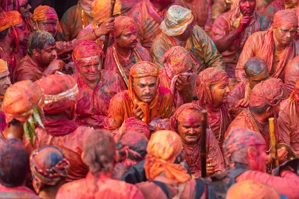 Матхура Индия Февраля 2018 Года Индийские Индуистские Ревеллеры Мажут Цветовыми — стоковое фото