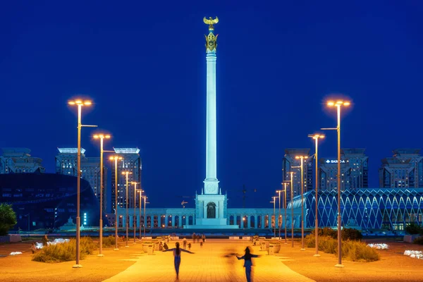 Monumento Kazak Yeli Coronado Por Águila Dorada Que Simboliza Destino Imágenes de stock libres de derechos