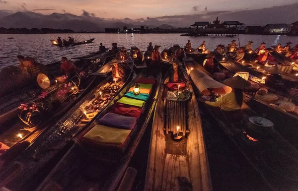 Estado Shan Myanmar Septiembre 2019 Mercado Flotante Por Mañana Lago Imagen de archivo