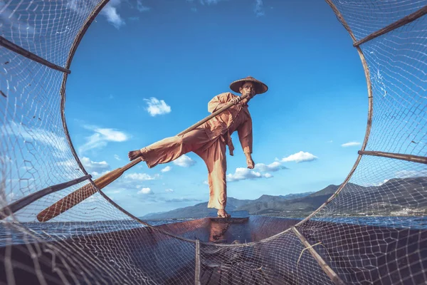 Los Pescadores Que Trabajan Por Mañana Ubicación Inle Lake Myanmar Fotos de stock libres de derechos