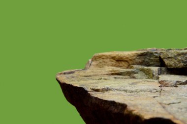 Bir Kaya Minerali, Taş Rafın Yatay Kenarına Sert bir Doku Gösteriyor.