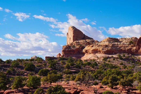 Utah Taki Canyonlands Ulusal Parkı Nın Göbeğinde Yükselen Kırmızı Bir — Stok fotoğraf