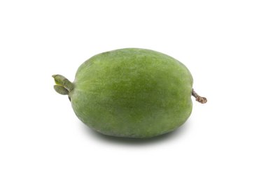 Feijoa beyaz bir arka plan üzerinde izole