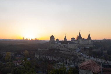 Gün batımında eski kale