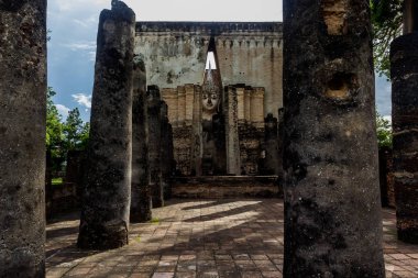 Sri Chum Tapınağı Sukhothai kasabasında antik çağlardan beri.