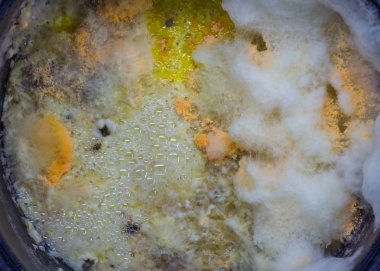 Uzun süre pişirilip bırakılan pilav..