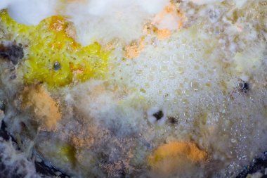 Uzun süre pişirilip bırakılan pilav..