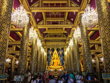 Phra Sri Mahathat Temple, Woramahawihan or Big Buddha Temple.