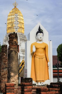 Phra Sri Mahathat Temple, Woramahawihan or Big Buddha Temple.