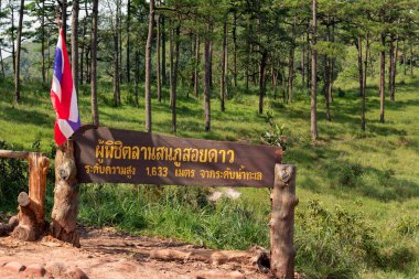 Phu Soi Dao Ulusal Parkı içinde turist rehberi Tambon Huai Mun, Amphoe Nam Pat, Uttaradit, Tayland: 15 Eylül 2018