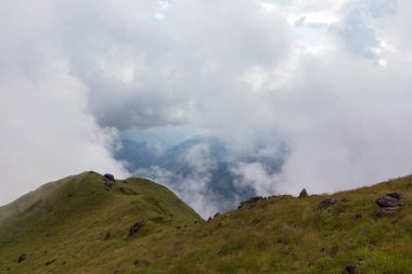 Dağ manzarası: Mulayit Taung, Moei Wadi, Myanmar.