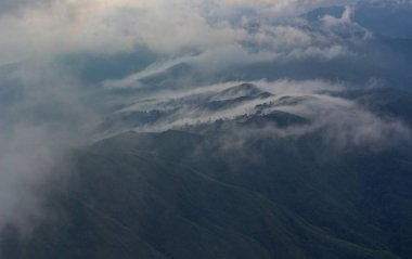 Dağ manzarası: Mulayit Taung, Moei Wadi, Myanmar.