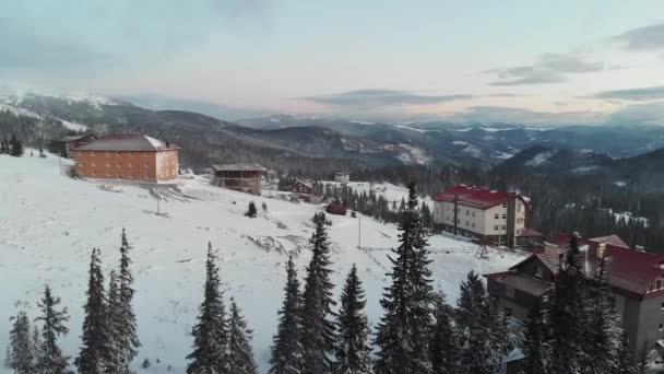 太阳升起的山 冬季山 — 图库视频影像