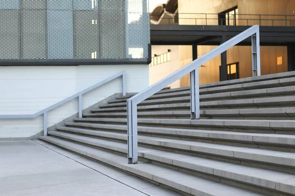 Escadas Corrimãos Para Frente Edifício Escadas Corrimãos Aço — Fotografia de Stock