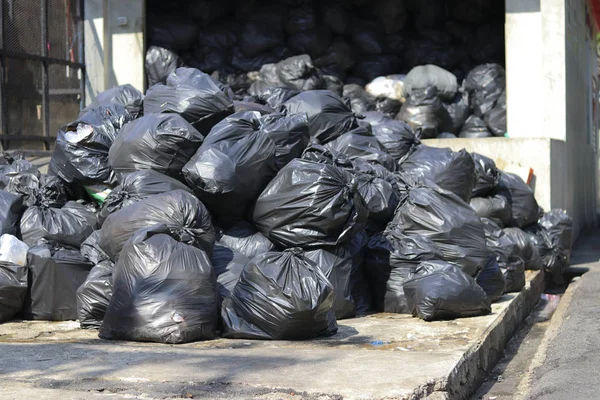 Black Bags Put Garbage Tie Bag Stack Garbage Collection Point — Stock Photo, Image