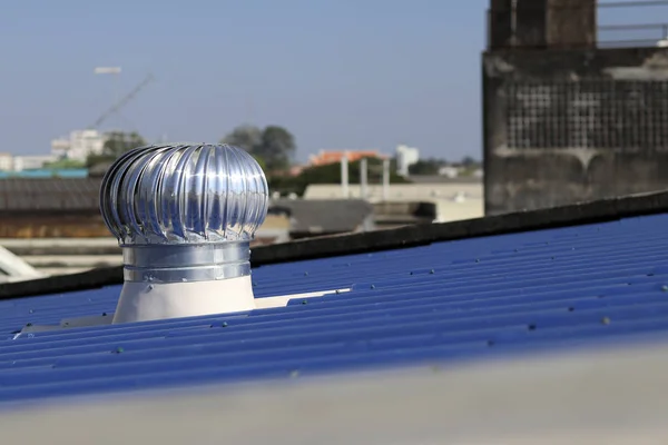 Turbine Ventilator Installed Blue Roof Turbine Ventilator Helps Air Flow — ストック写真