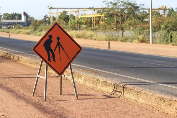 Etiqueta Naranja Con Pictogramas Ingeniería Levantamiento Interior Colocados Largo Carretera — Foto de Stock