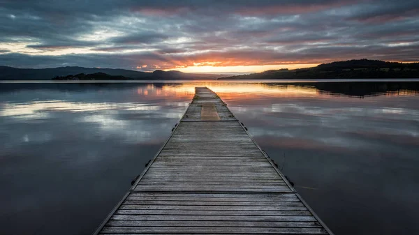 İlk on Loch Lomond ışık ışınları — Stok fotoğraf