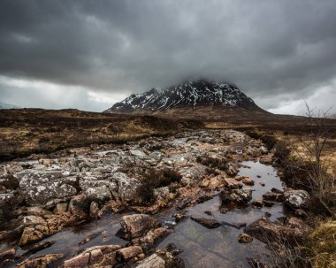 Buachaille Etive Mor bulutlar