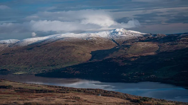 Zimní den nad Loch Tay ve Skotsku — Stock fotografie