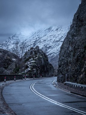 Glencoe İskoçya 'da kış yolları