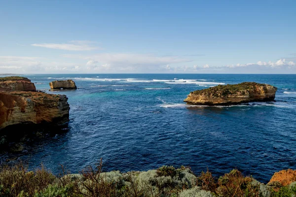 순교자들의 만. 거대 한바다 길을 찾는 관광객들. 바다에서 암석 형성. 오스트레일리아의 풍경. 빅토리아, 오스트레일리아 — 스톡 사진