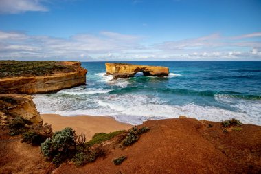Londra Köprüsü. Büyük Okyanus Yolu 'nda manzaralı bir yer. Avustralya manzarası. Victoria, Avustralya