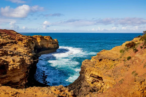 A Gruta. Formação geológica do sumidouro. Austrália paisagem. Great Ocean Road, Victoria, Austrália — Fotografia de Stock