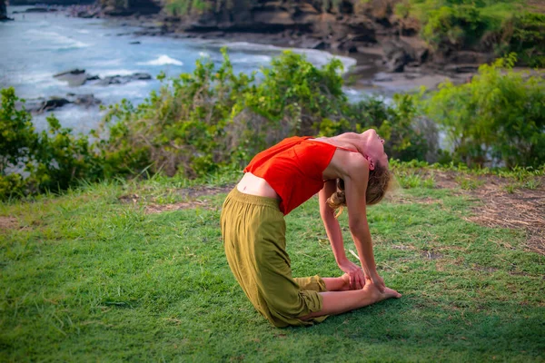 Outdoor Yoga Practice Young Woman Practicing Ushtrasana Camel Pose Kneeling — Stock Photo, Image