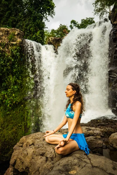 Young Caucasian Woman Sitting Rock Meditating Practicing Yoga Pranayama Hands — Stock Photo, Image