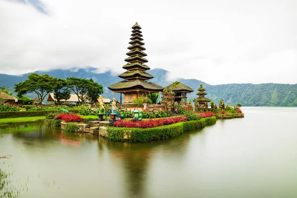 Templo Pura Ulun Danu Bratan Isla Bali Hermoso Templo Balinés — Foto de Stock