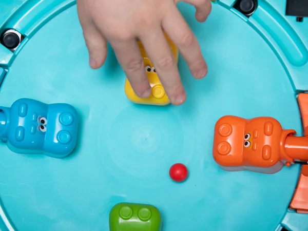 Děti Hrají Zábavnou Deskovou Hru Kde Hroši Jedí Koule Reakční — Stock fotografie