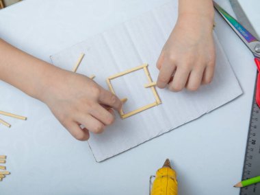 Yeşil arka planda sarı limonlu pürüzsüz desen