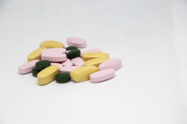 Beyaz arka planda haplar