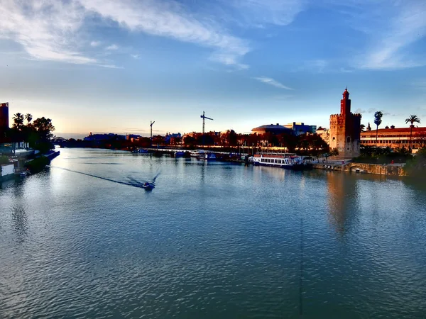 Rio Guadalquivir por Sevilla — Stockfoto