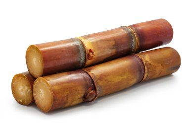 Şeker kamışının tek bir nesnesi beyaz arkaplanda izole edilmiş