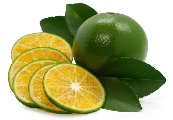 Vers Groen Oranje Fruit Geïsoleerd Witte Achtergrond — Stockfoto