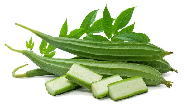 Groene Luffa Acutangula Geïsoleerd Witte Achtergrond — Stockfoto