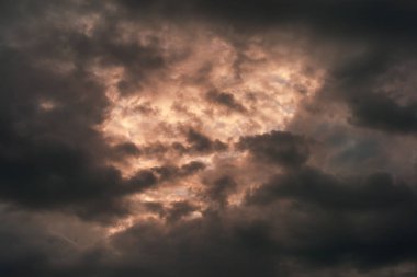 Etkileyici dramatik bulutlar arka planı