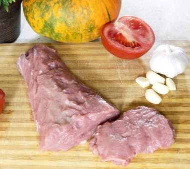 Mutfakta et pişiriyorum..