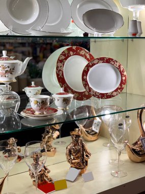 Çatal bıçaklı dükkan penceresi.