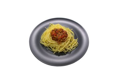 Domates soslu, beyaz arka planda spagetti..