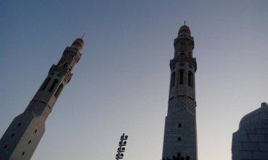 İslam festivalleri için güzel Beyaz Cami resimleri ya da stok fotoğrafları ya da Ramazan ya da Kurban Bayramı gibi kutlamalar.