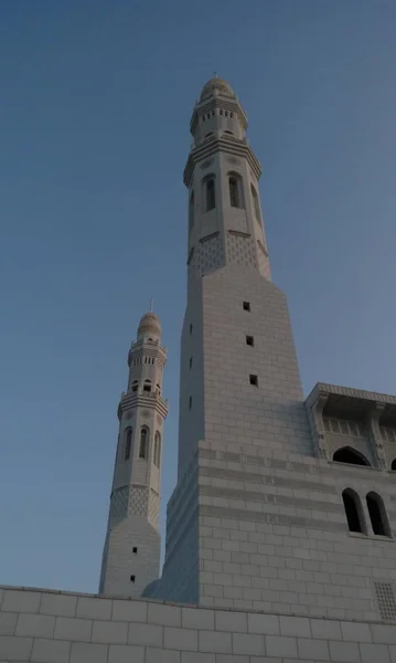 Hermosas imágenes de la Mezquita Blanca o fotos de archivo para festivales islámicos o celebraciones como ramadán o eid al fitr —  Fotos de Stock