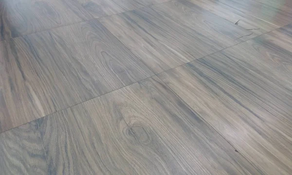 Bir kamu ya da ticari ya da havaalanı binasını döşemek için ahşap desenli seramik döşeme