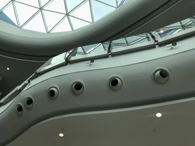 Alüminyum Gözlü Yuvarlak Havalandırma Jeti enjektörleri yanlış tavan seviyesinde dağıtıcı Büyük bir alışveriş merkezinin çok amaçlı salonunda çalışır