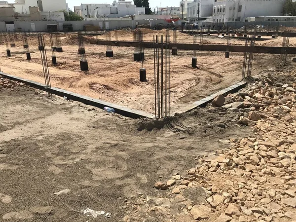 Den Fundamentbauarbeiten Gehören Die Sandverfüllung Der Betonbalkenbewehrung Und Konsolidierungsarbeiten Für — Stockfoto