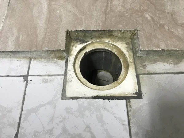 Heavy Duty Cuadrado Plástico Trampa Piso Fijo Suelo Del Baño —  Fotos de Stock